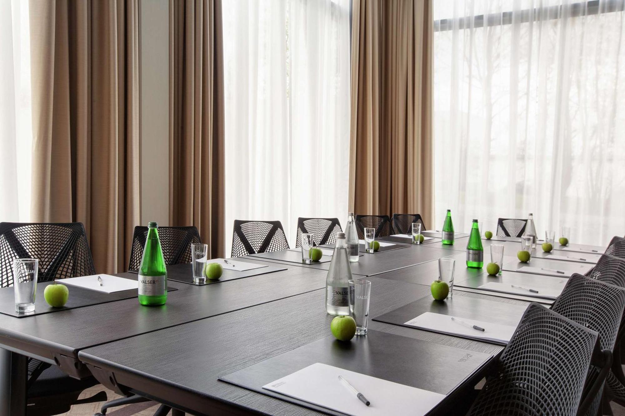 Hilton Garden Inn Zurich Limmattal Spreitenbach Buitenkant foto